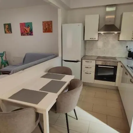 House Emma - Two Bedroom With Terrace Casa vacanze *