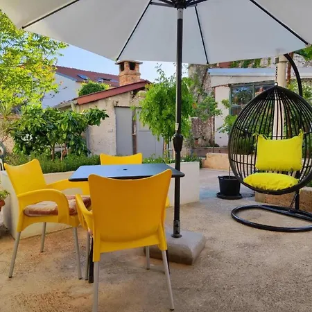 House Emma - Two Bedroom With Terrace