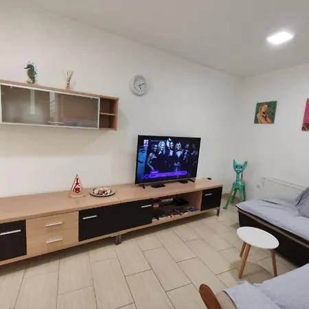 בית נופש House Emma - Two Bedroom With Terrace שיבניק