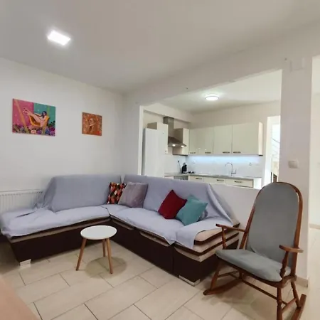 House Emma - Two Bedroom With Terrace בית נופש *