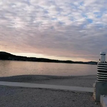 בית נופש House Emma - Two Bedroom With Terrace